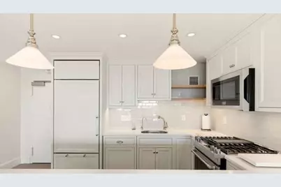 9 Hawthorne Pl #14H, Boston, MA 02114 - Photo 8