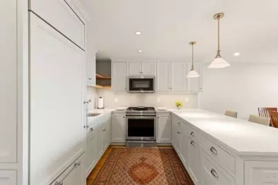 9 Hawthorne Pl #14H, Boston, MA 02114 - Photo 4