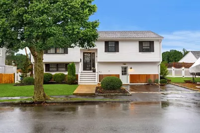 11 Taft St, Marblehead, MA 01945 - Photo 1