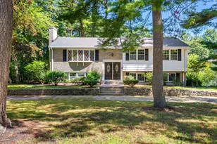 71 Colonial Dr, Reading, MA 01867 - Photo 2