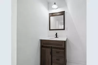 140 Pleasant St, Whitman, MA 02382 - Photo 32