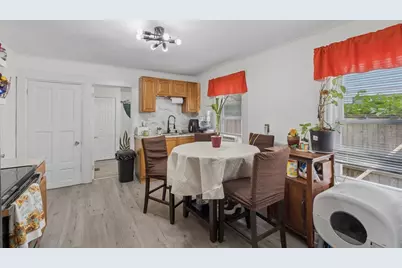 323 Rollstone St, Fitchburg, MA 01420 - Photo 10