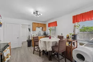 323 Rollstone St, Fitchburg, MA 01420 - Photo 10