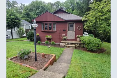22 Hill St, Hopedale, MA 01747 - Photo 2