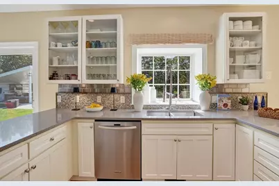 8 Woodhaven Dr, Edgartown, MA 02539 - Photo 10