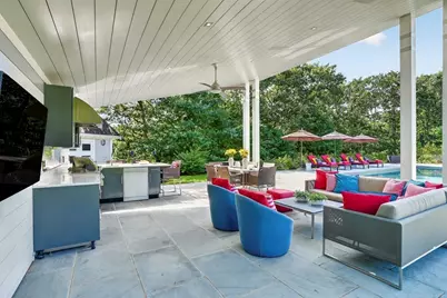 8 Woodhaven Dr, Edgartown, MA 02539 - Photo 1