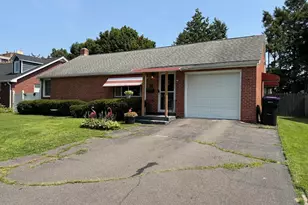 608 Pleasant St, Holyoke, MA 01040 - Photo 1