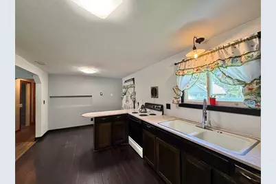 608 Pleasant St, Holyoke, MA 01040 - Photo 6