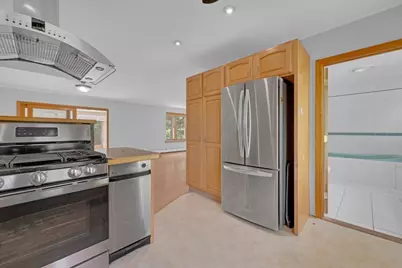 19 Crocker Ave, Lunenburg, MA 01462 - Photo 14