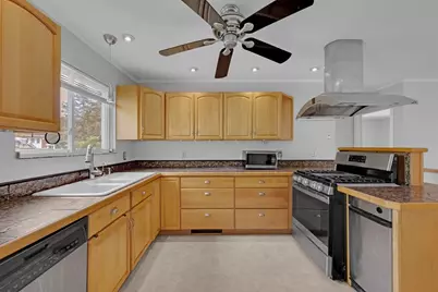 19 Crocker Ave, Lunenburg, MA 01462 - Photo 12