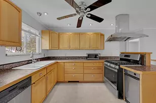 19 Crocker Ave, Lunenburg, MA 01462 - Photo 12