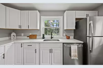 140 Cole Ave, Pittsfield, MA 01201 - Photo 10