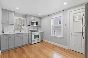 9 Vassall St, Quincy, MA 02170 - Photo 32