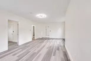 17 Bushwick Pl, Springfield, MA 01109 - Photo 8