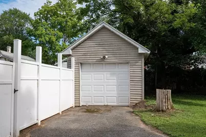 17 Bushwick Place, Springfield, MA 01109 - Photo 28
