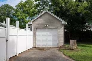 17 Bushwick Pl, Springfield, MA 01109 - Photo 28