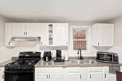 24 Walnut St, Fitchburg, MA 01420 - Photo 4