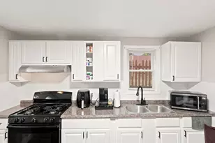 24 Walnut St, Fitchburg, MA 01420 - Photo 4