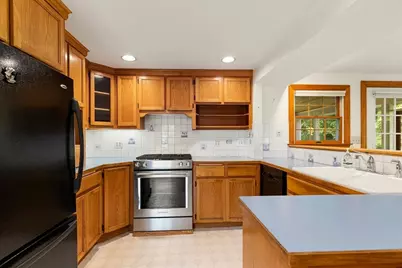 75 Lexington St, Burlington, MA 01803 - Photo 16