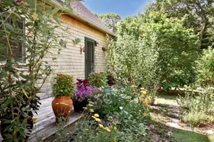 135 Mayflower Ln, Tisbury, MA 02568 - Photo 2