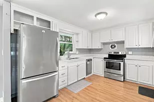 28 Hilltop Cir, Worcester, MA 01609 - Photo 1