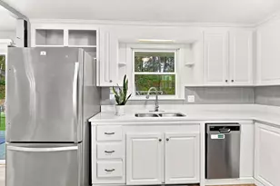 28 Hilltop Cir, Worcester, MA 01609 - Photo 2