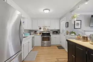 28 Hilltop Cir, Worcester, MA 01609 - Photo 12