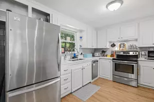 28 Hilltop Cir, Worcester, MA 01609 - Photo 10