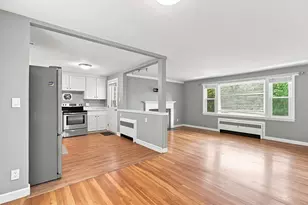 28 Hilltop Cir, Worcester, MA 01609 - Photo 8
