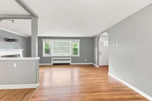 28 Hilltop Cir, Worcester, MA 01609 - Photo 10