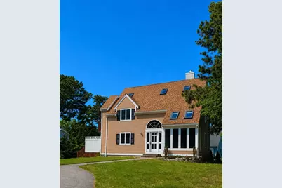131 Whippoorwill Cir, Mashpee, MA 02649 - Photo 2