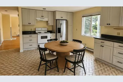 131 Whippoorwill Cir, Mashpee, MA 02649 - Photo 4