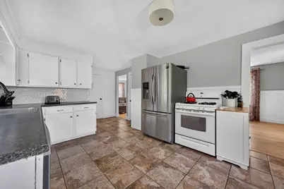37 Acorn St, Middleborough, MA 02346 - Photo 6