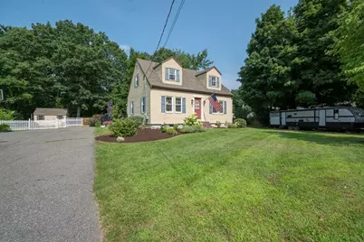 37 Acorn St, Middleborough, MA 02346 - Photo 2