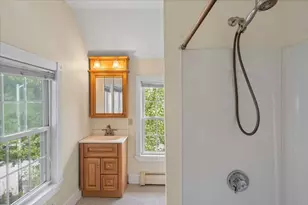 8 Crown St, Worcester, MA 01609 - Photo 22