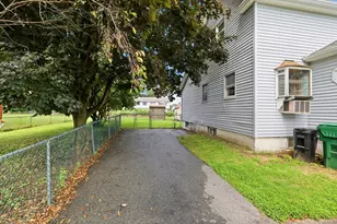 118 Blanchwood Ave, Chicopee, MA 01013 - Photo 4