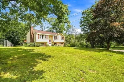 4 Picadilly St, Upton, MA 01568 - Photo 32