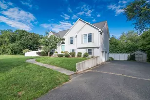 4 Phillips Pl, Hadley, MA 01035 - Photo 2