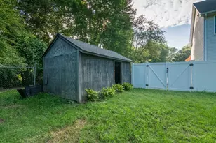4 Phillips Pl, Hadley, MA 01035 - Photo 10