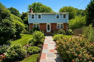 27 Maplewood Ave, Newton, MA 02459 - Photo 2