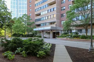 2 Hawthorne Pl, Boston, MA 02114 - Photo 20
