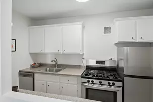 2 Hawthorne Pl, Boston, MA 02114 - Photo 8