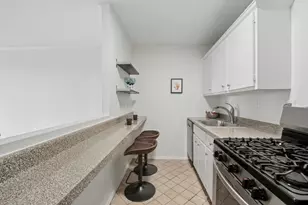 2 Hawthorne Pl, Boston, MA 02114 - Photo 10