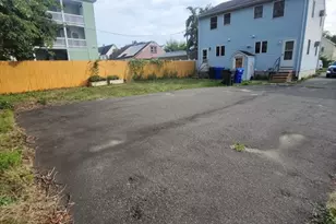 11 Dineen St, Springfield, MA 01104 - Photo 6