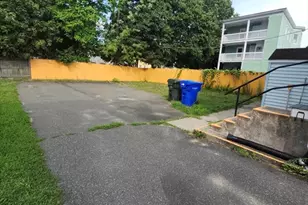 11 Dineen St, Springfield, MA 01104 - Photo 4