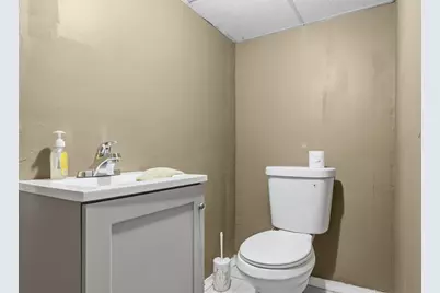 31 Sachem St, Fall River, MA 02724 - Photo 26