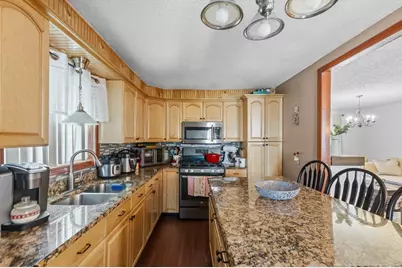 31 Sachem St, Fall River, MA 02724 - Photo 10