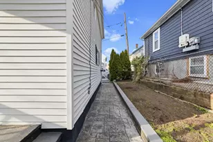 31 Sachem St, Fall River, MA 02724 - Photo 8