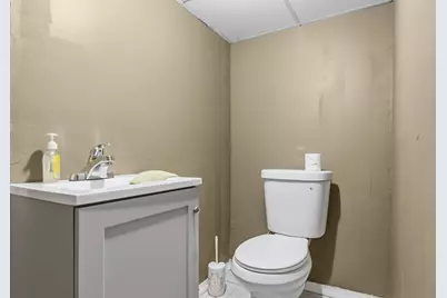 31 Sachem St, Fall River, MA 02724 - Photo 26