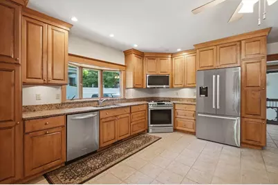 41 Cottage St, Amherst, MA 01002 - Photo 6